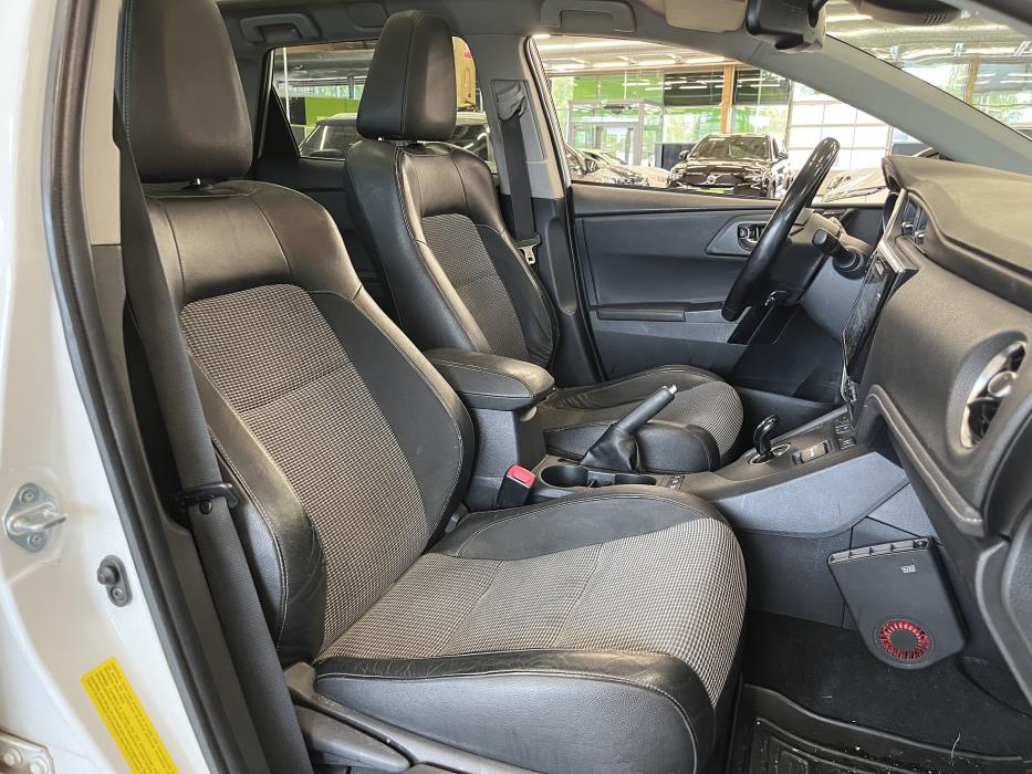Toyota Auris 2015