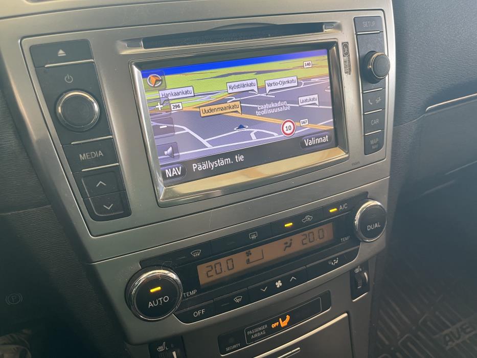 Toyota Avensis 2012