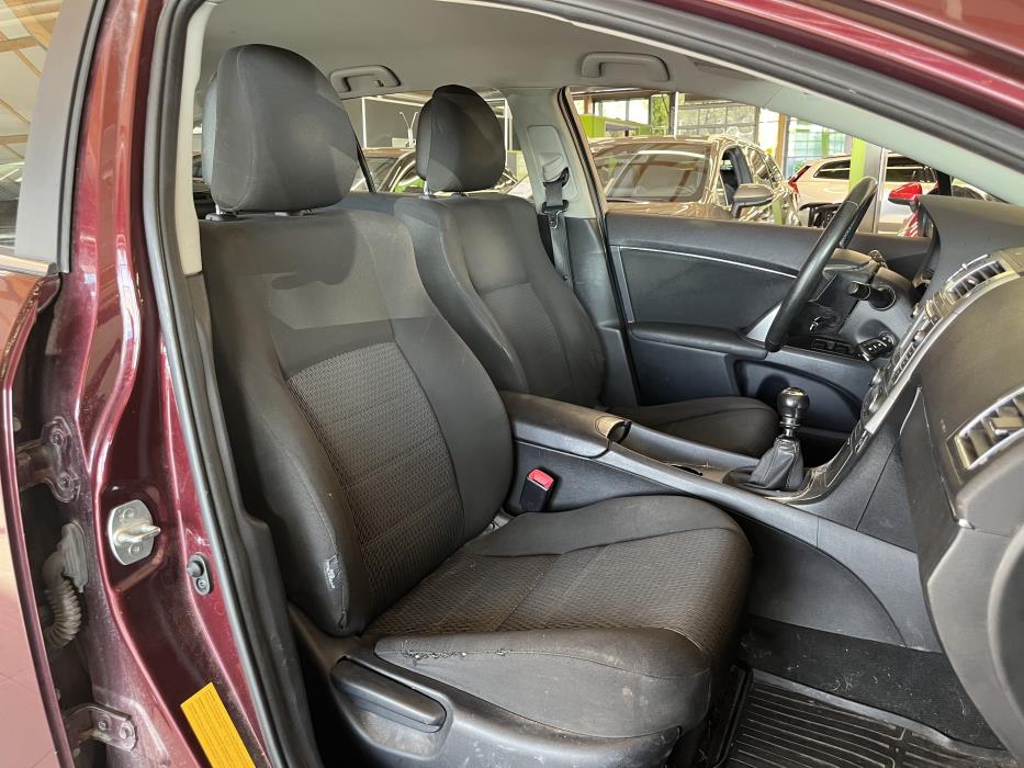 Toyota Avensis 2012