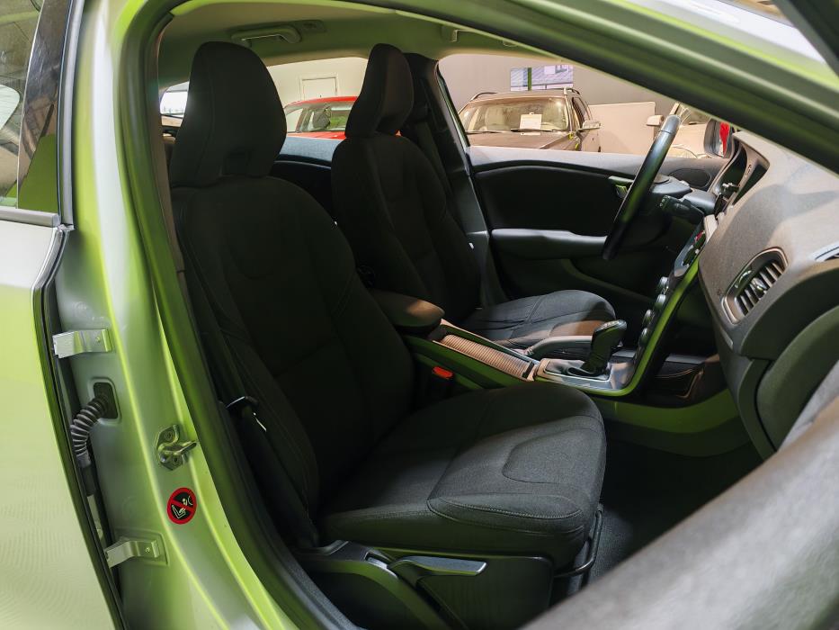 Volvo V40 2014