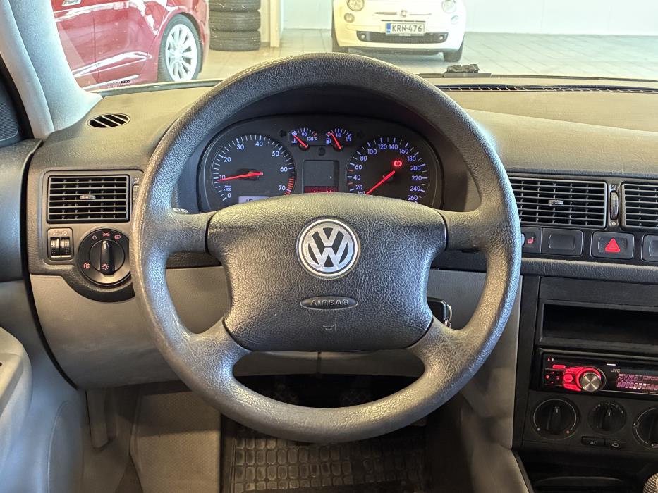 Volkswagen Golf 2003