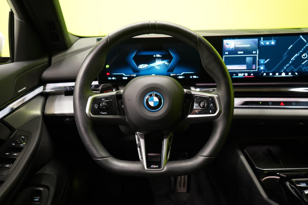 BMW i5 2025