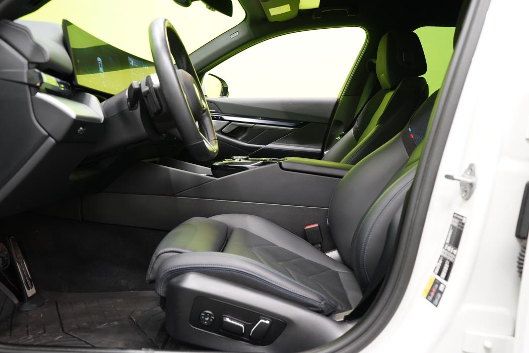 BMW i5 2025