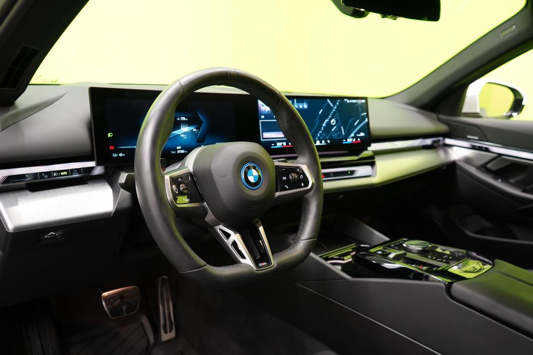 BMW i5 2025