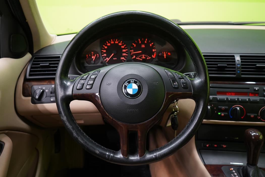 BMW 325 2004
