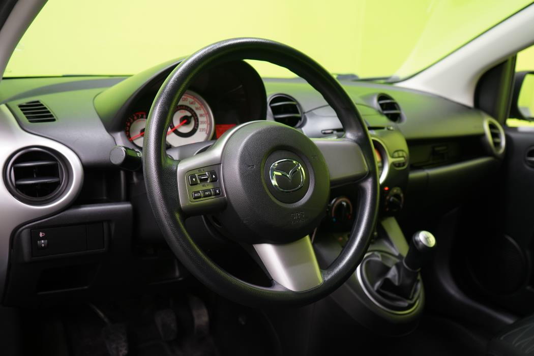 Mazda 2 2011