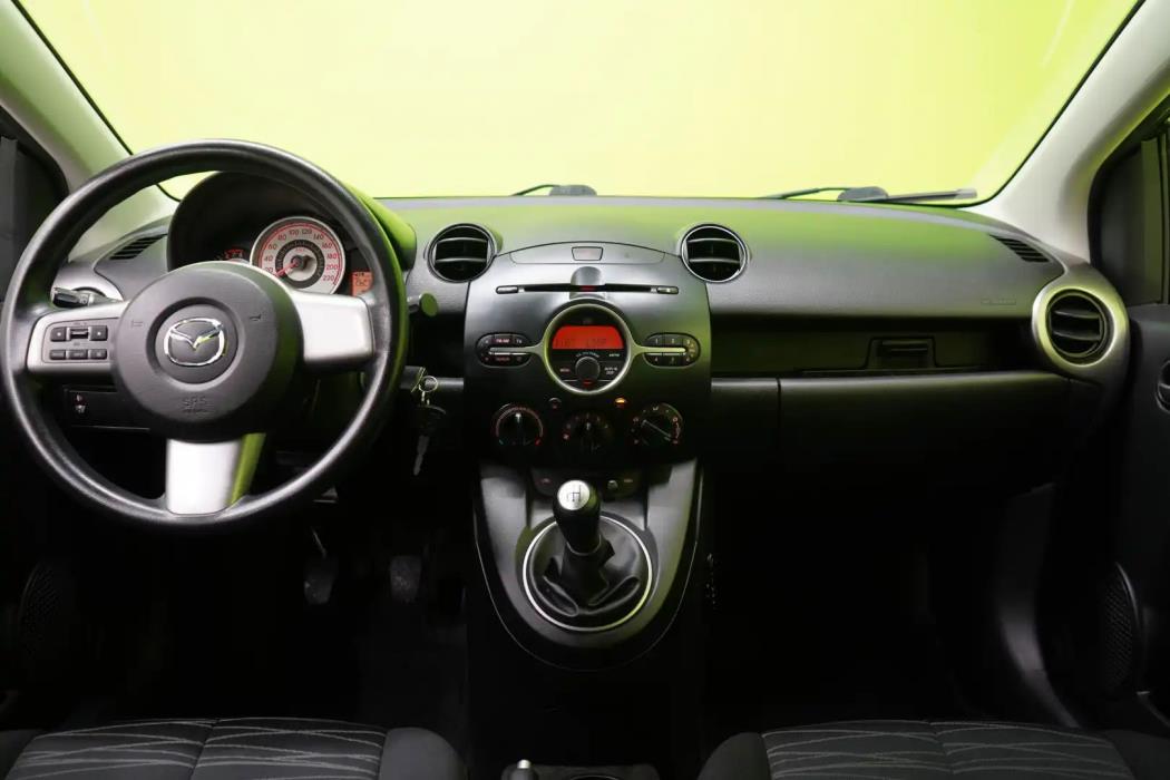 Mazda 2 2011