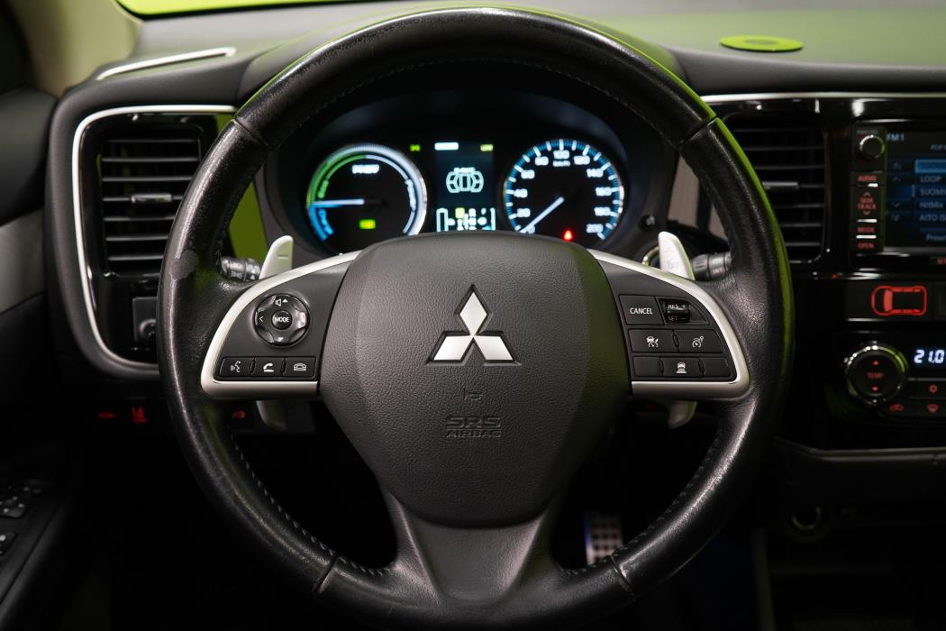 Mitsubishi Outlander PHEV 2014