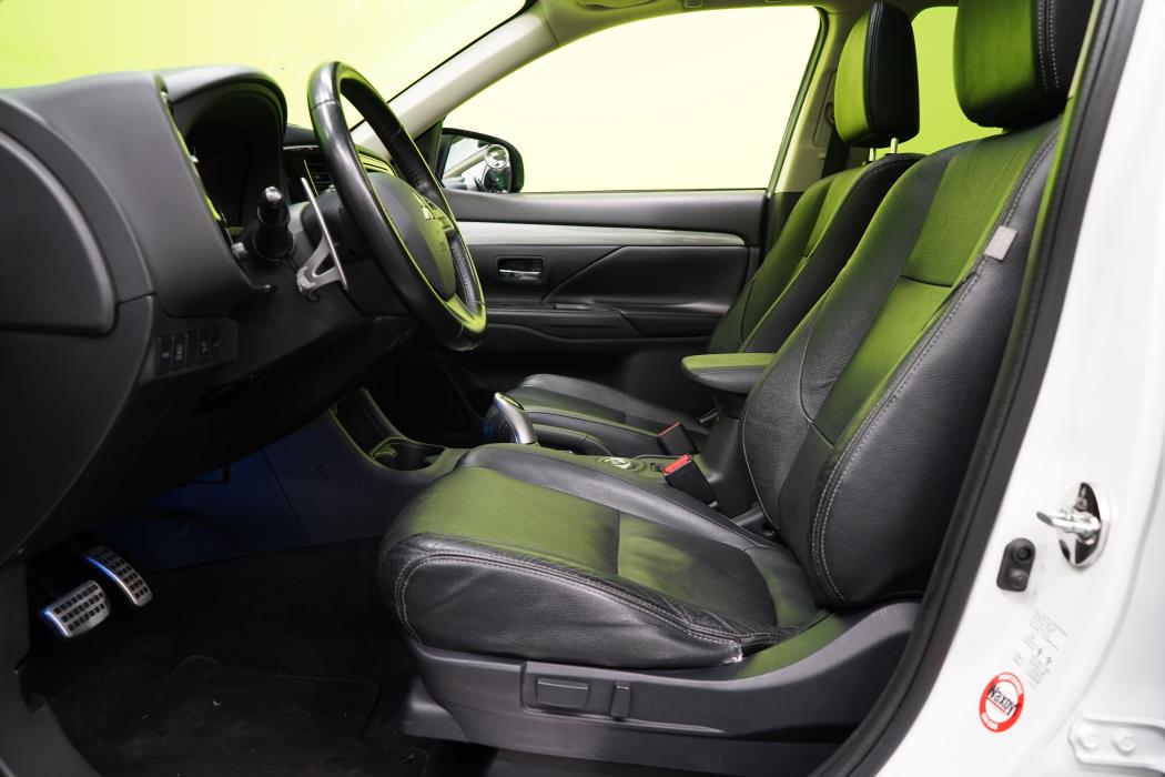 Mitsubishi Outlander PHEV 2014