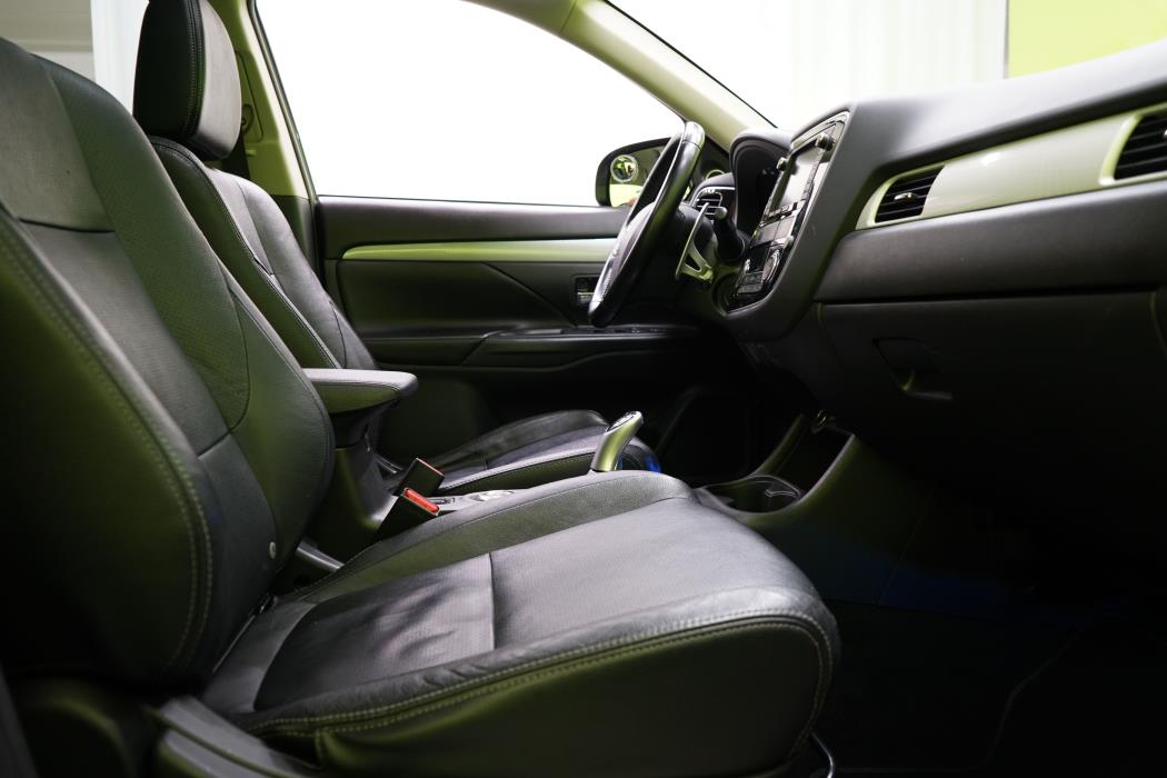 Mitsubishi Outlander PHEV 2014