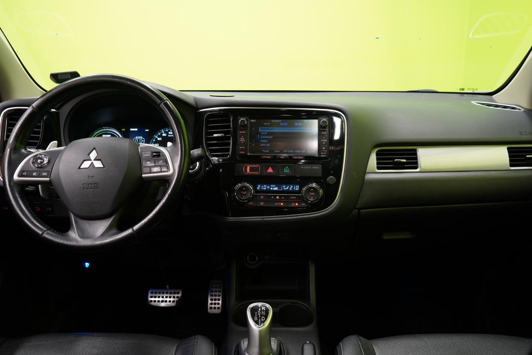 Mitsubishi Outlander PHEV 2014