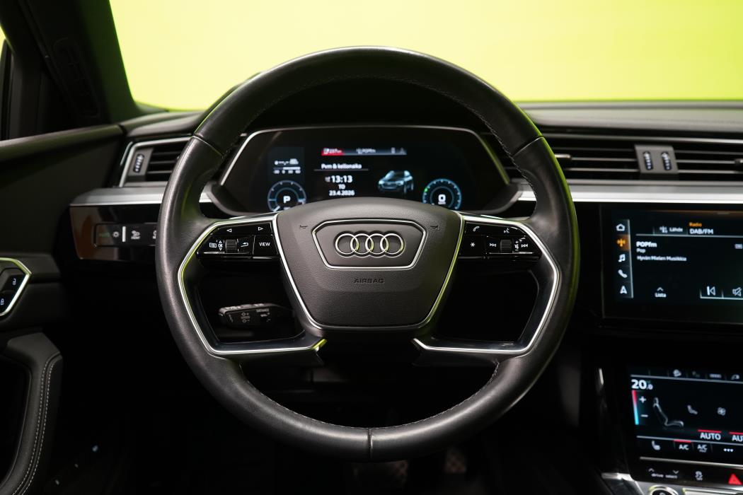 Audi e-tron 2022