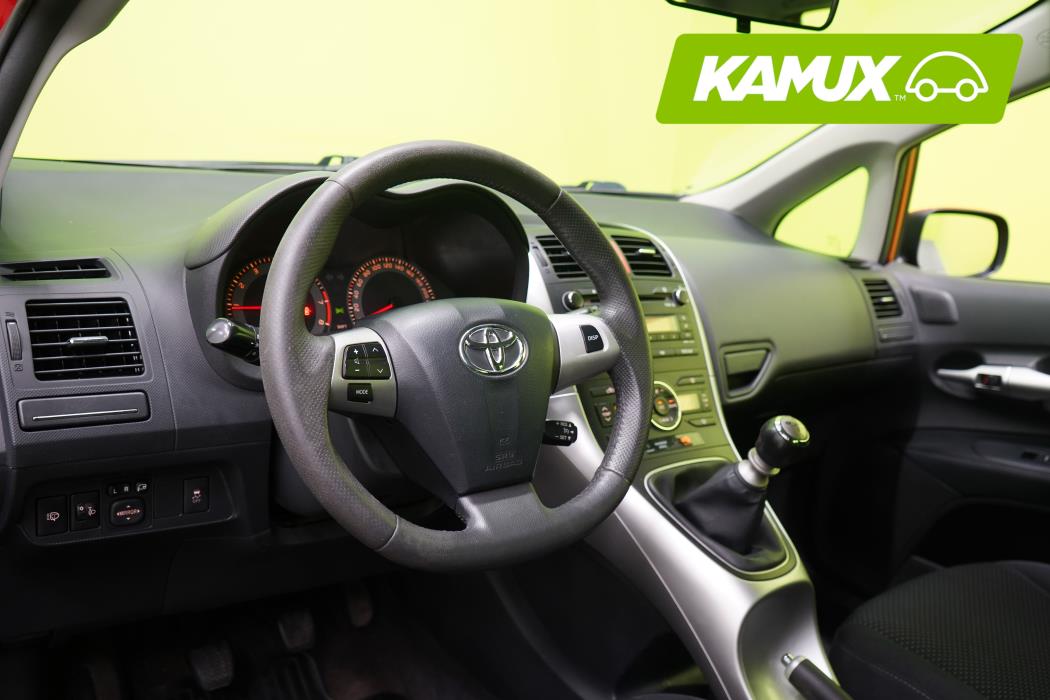 Toyota Auris 2012