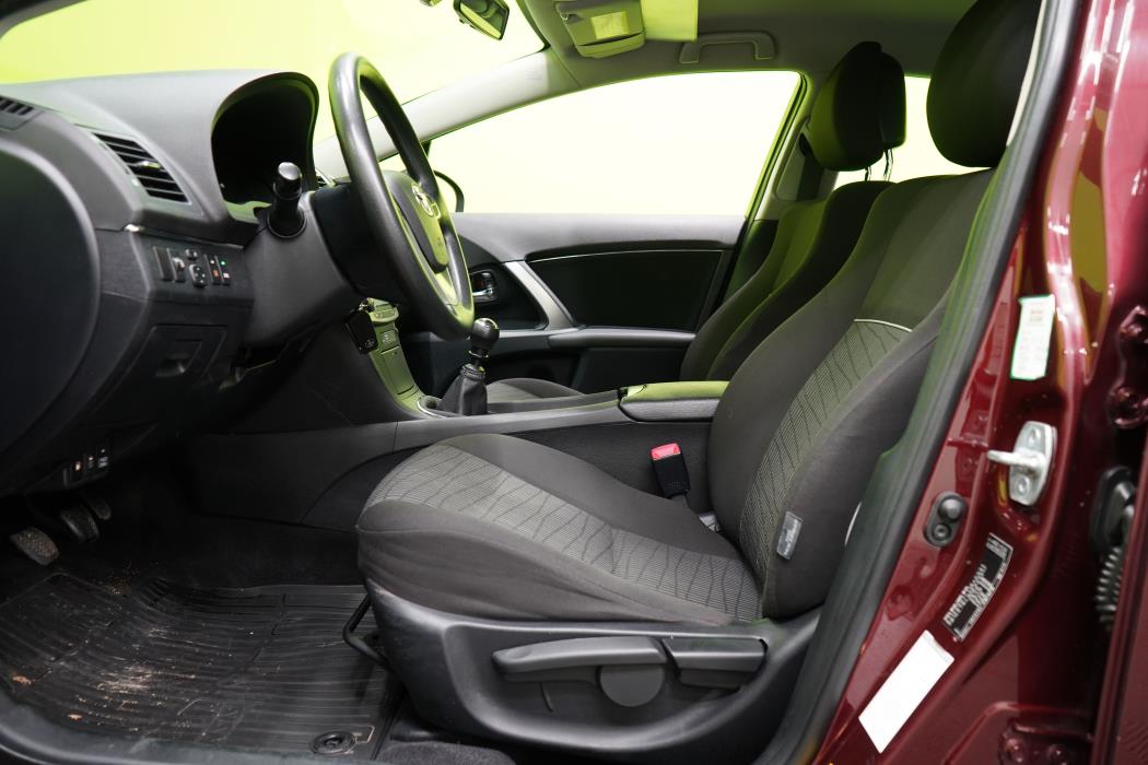 Toyota Avensis 2012