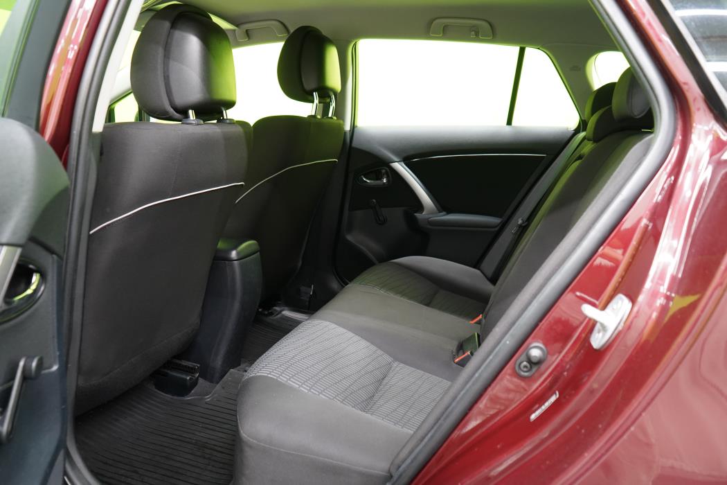 Toyota Avensis 2012