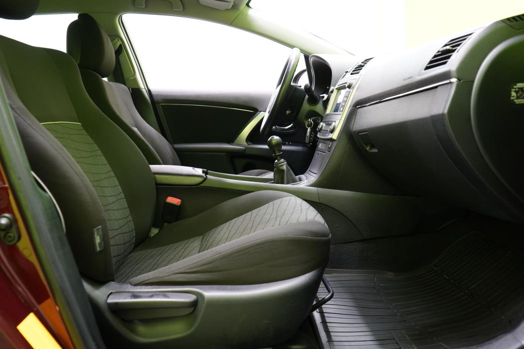 Toyota Avensis 2012