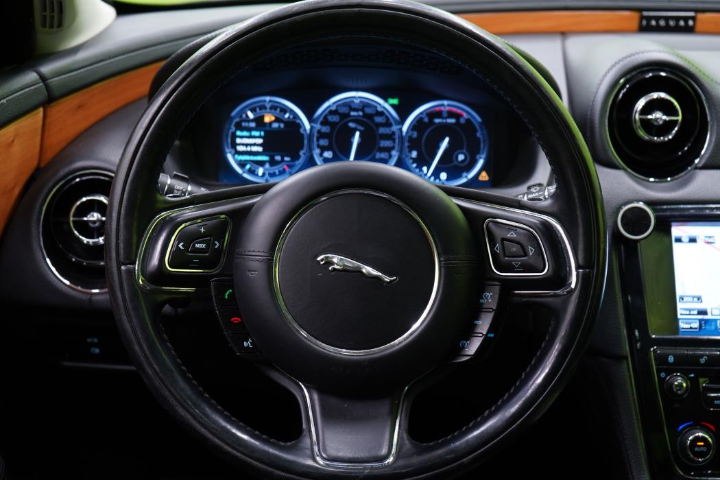 Jaguar XJ 2011