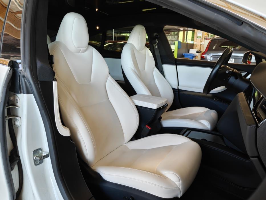 Tesla Model S 2020