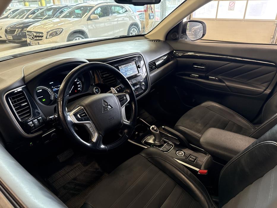 Mitsubishi Outlander PHEV 2016