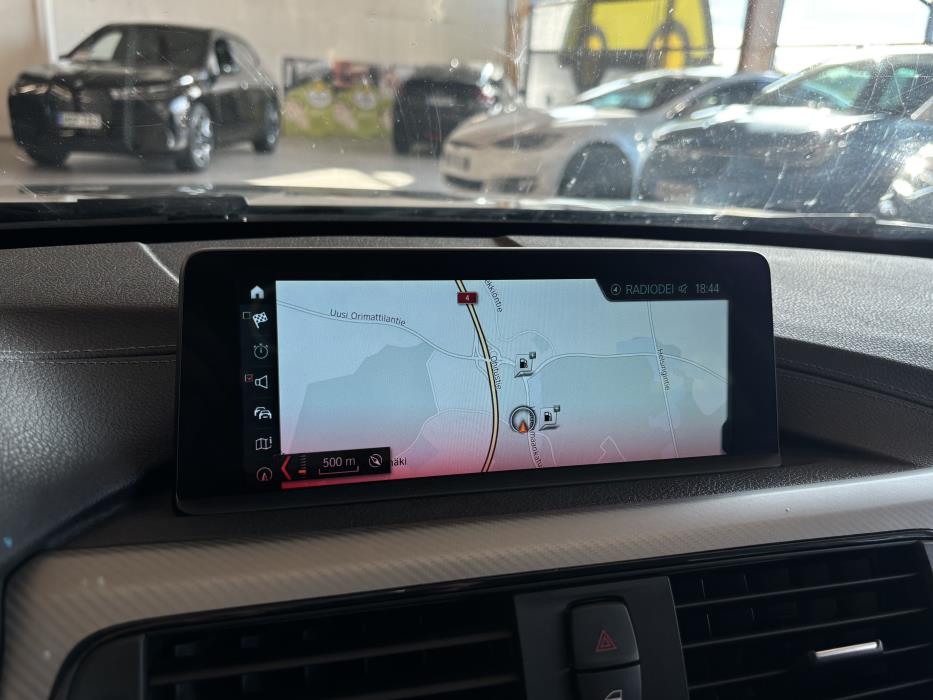 BMW 330 2018