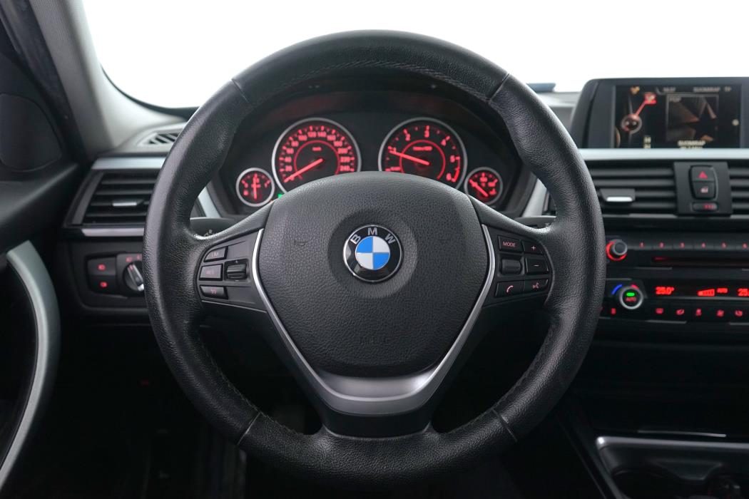 BMW 318 2014