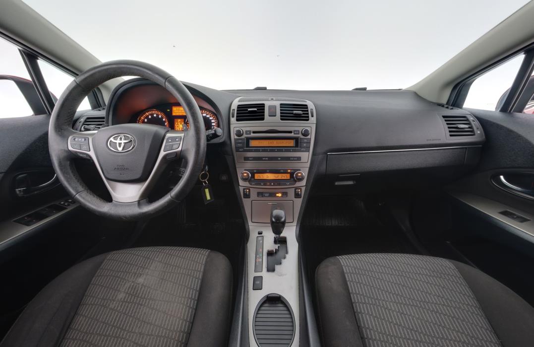 Toyota Avensis 2011