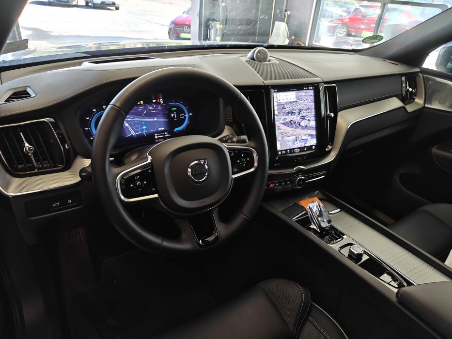 Volvo XC60 2025