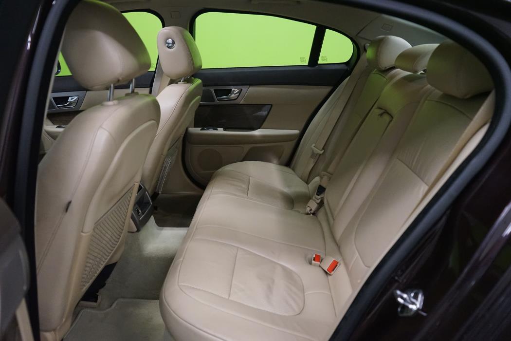 Jaguar XF 2011