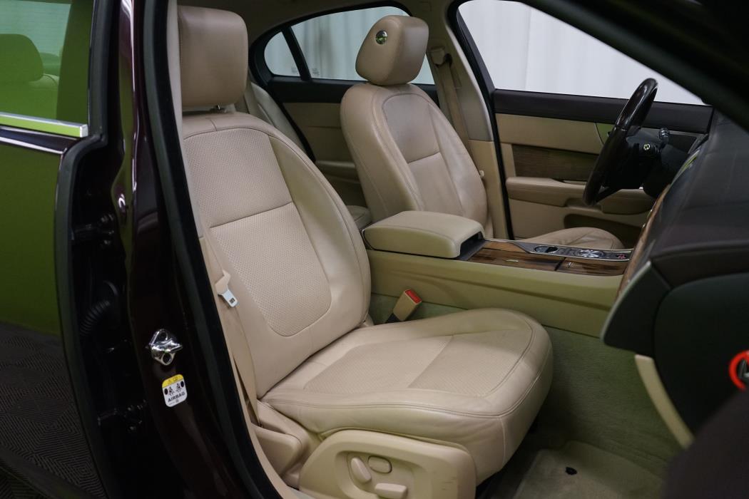 Jaguar XF 2011