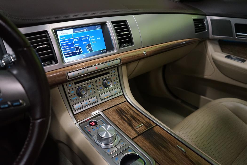 Jaguar XF 2011