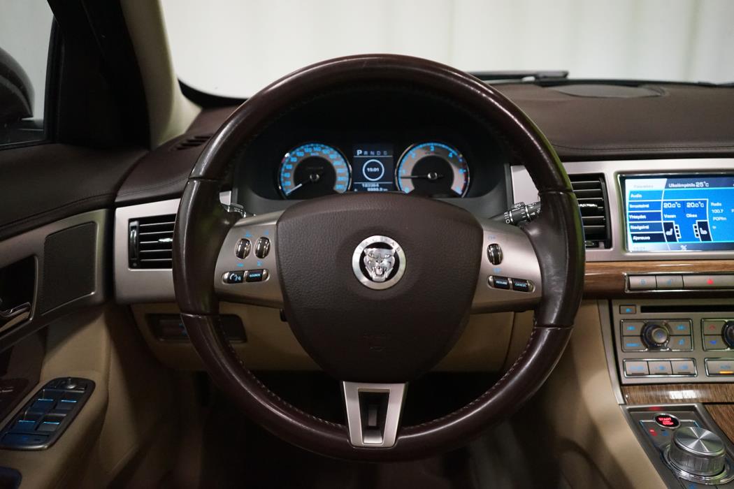 Jaguar XF 2011