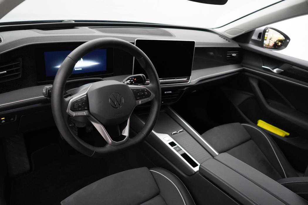 Volkswagen Passat 2025