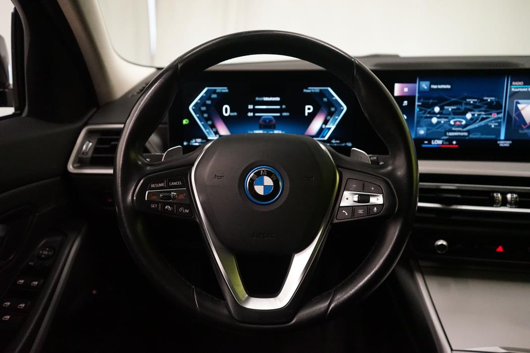 BMW 330 2023