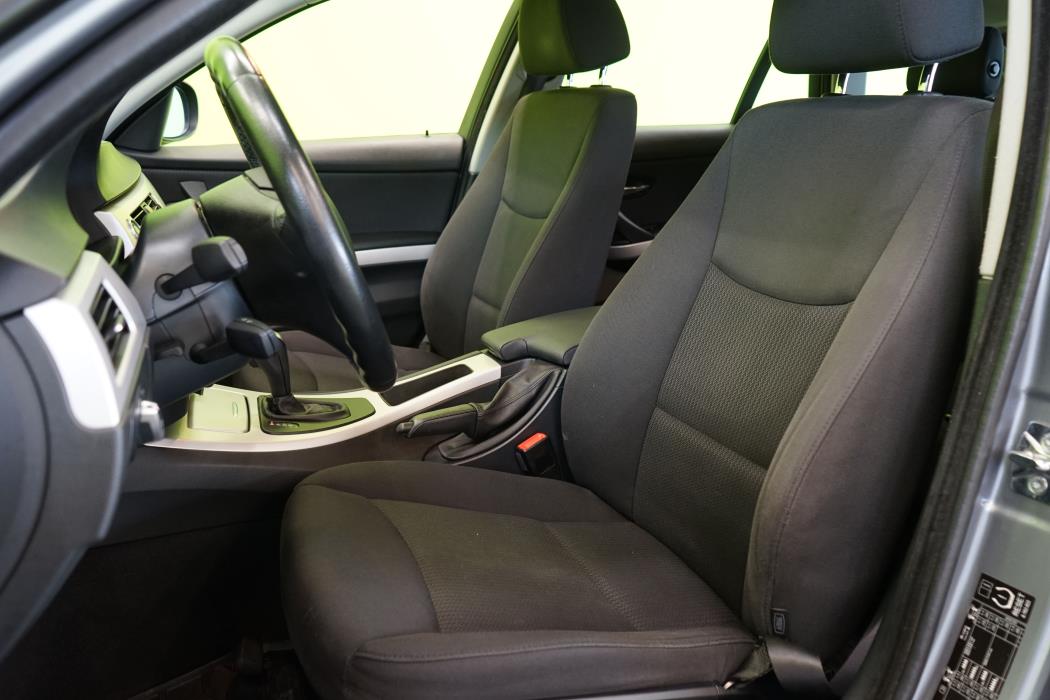 BMW 320 2009