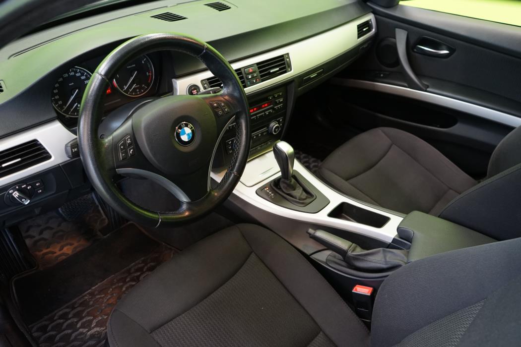 BMW 320 2009