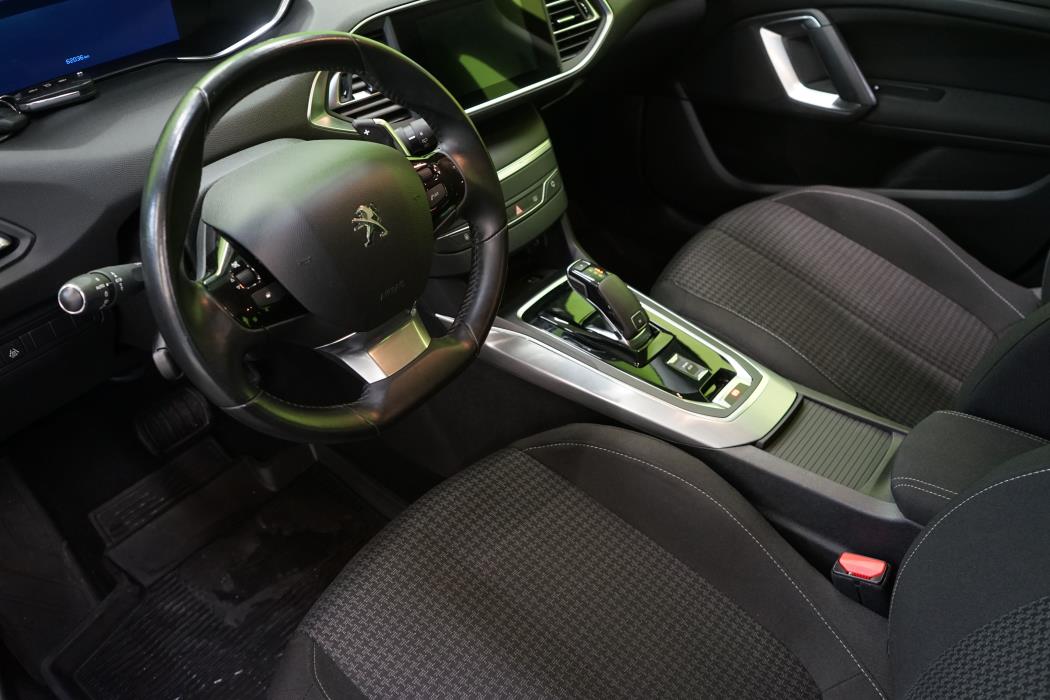 Peugeot 308 2021