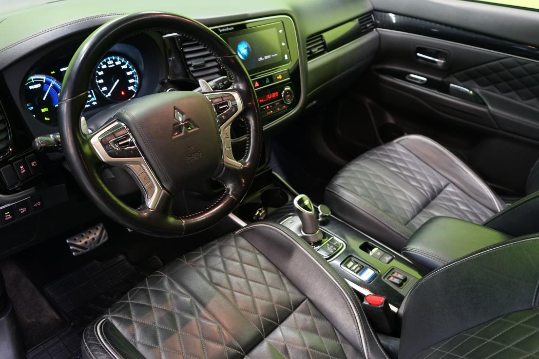 Mitsubishi Outlander PHEV 2019