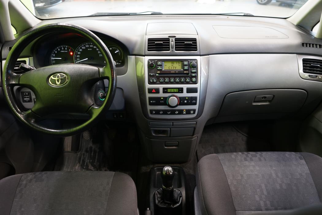 Toyota Avensis Verso 2003