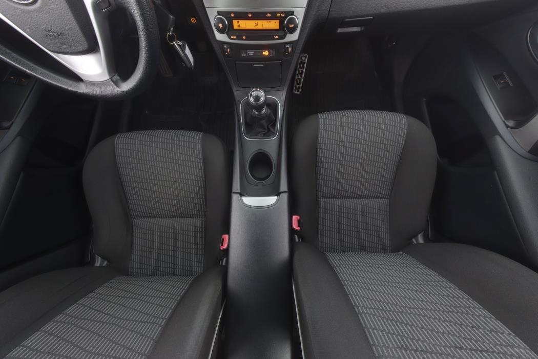 Toyota Avensis 2012
