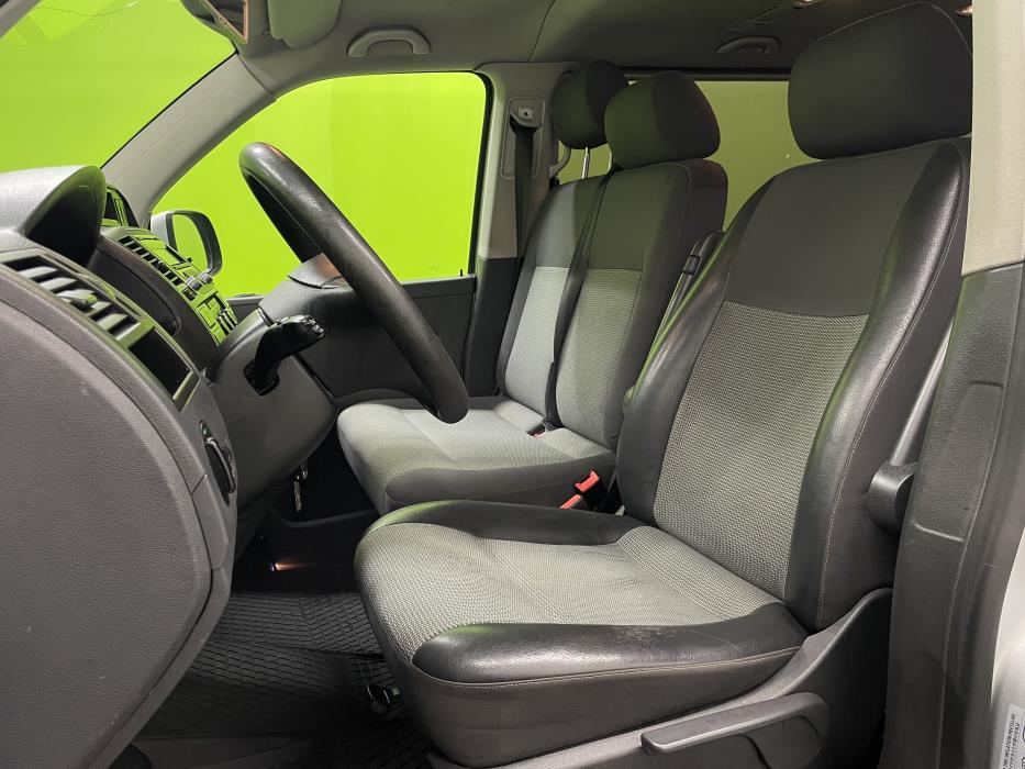 Volkswagen Caravelle 2011