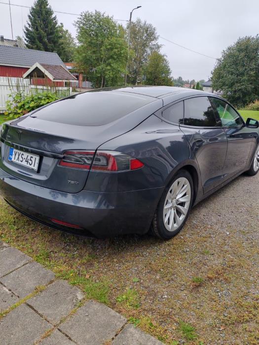Tesla Model S 2018