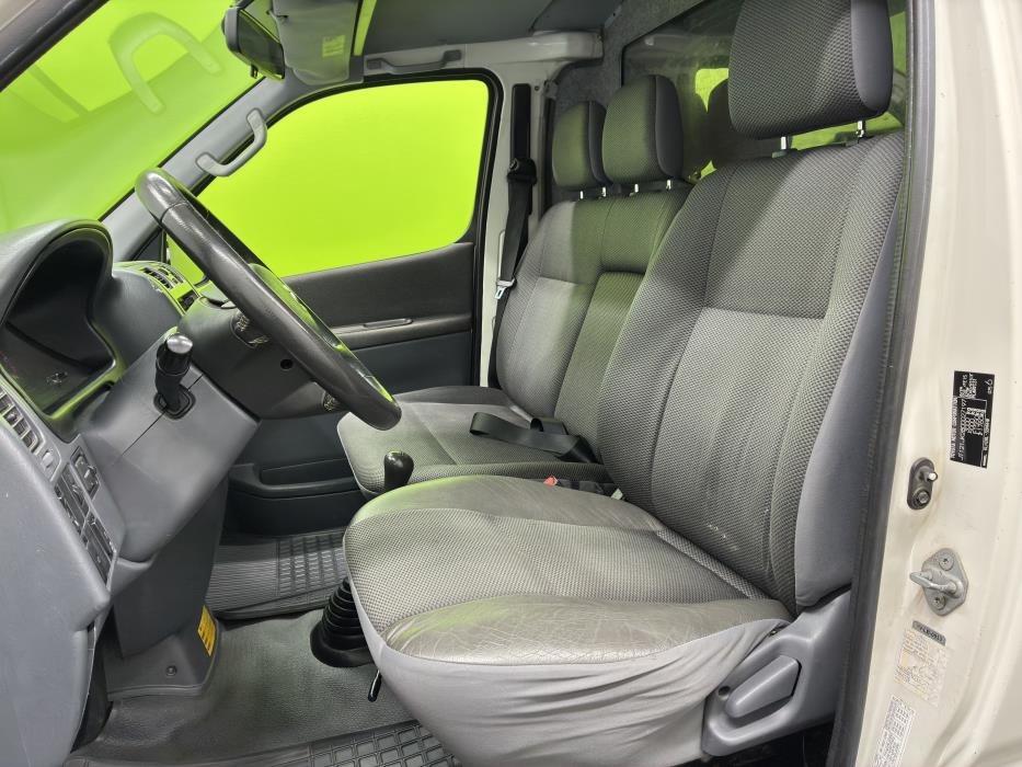 Toyota Hiace 2010