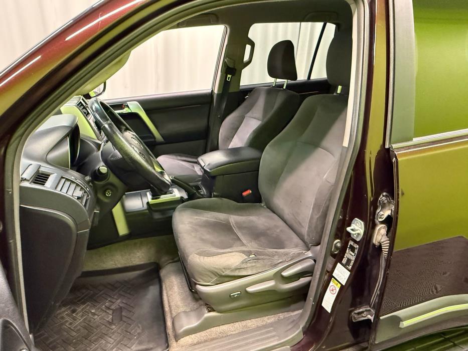 Toyota Land Cruiser 2011