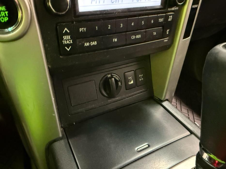 Toyota Land Cruiser 2011