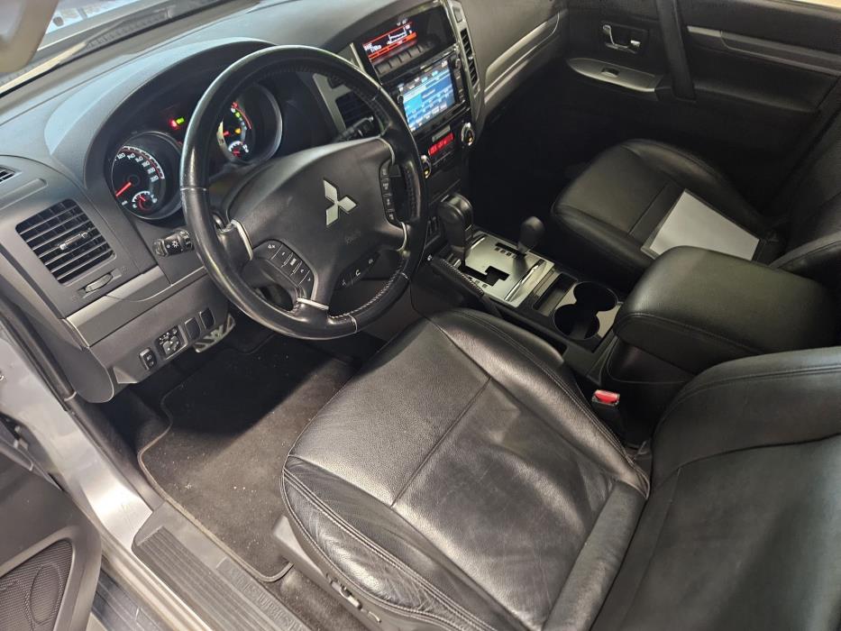 Mitsubishi Pajero 2015