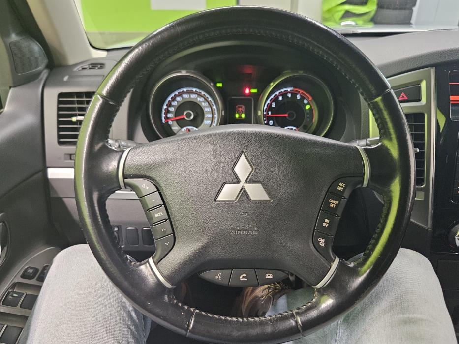 Mitsubishi Pajero 2015