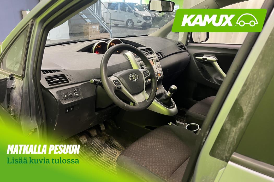 Toyota Verso 2011
