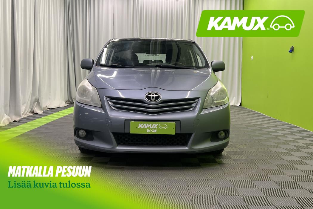 Toyota Verso 2011