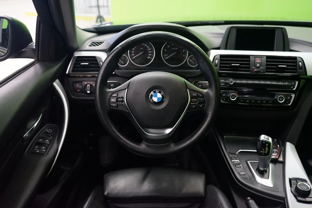 BMW 318 2017