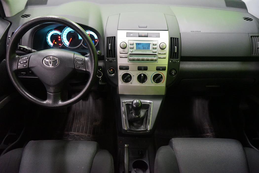 Toyota Corolla Verso 2005